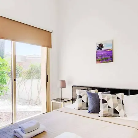 Sea Breeze Hideaway Villa Lachi